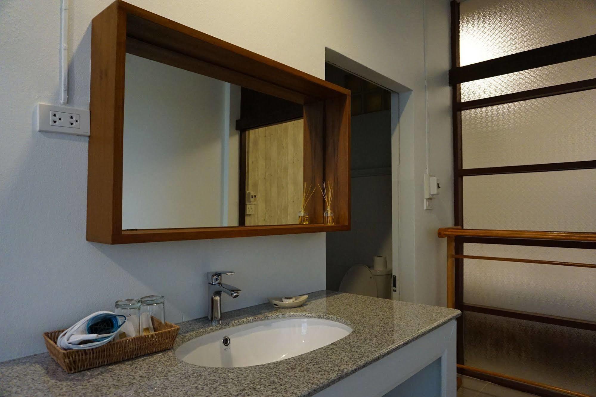 Baan Iyara Hotell Nan Exteriör bild