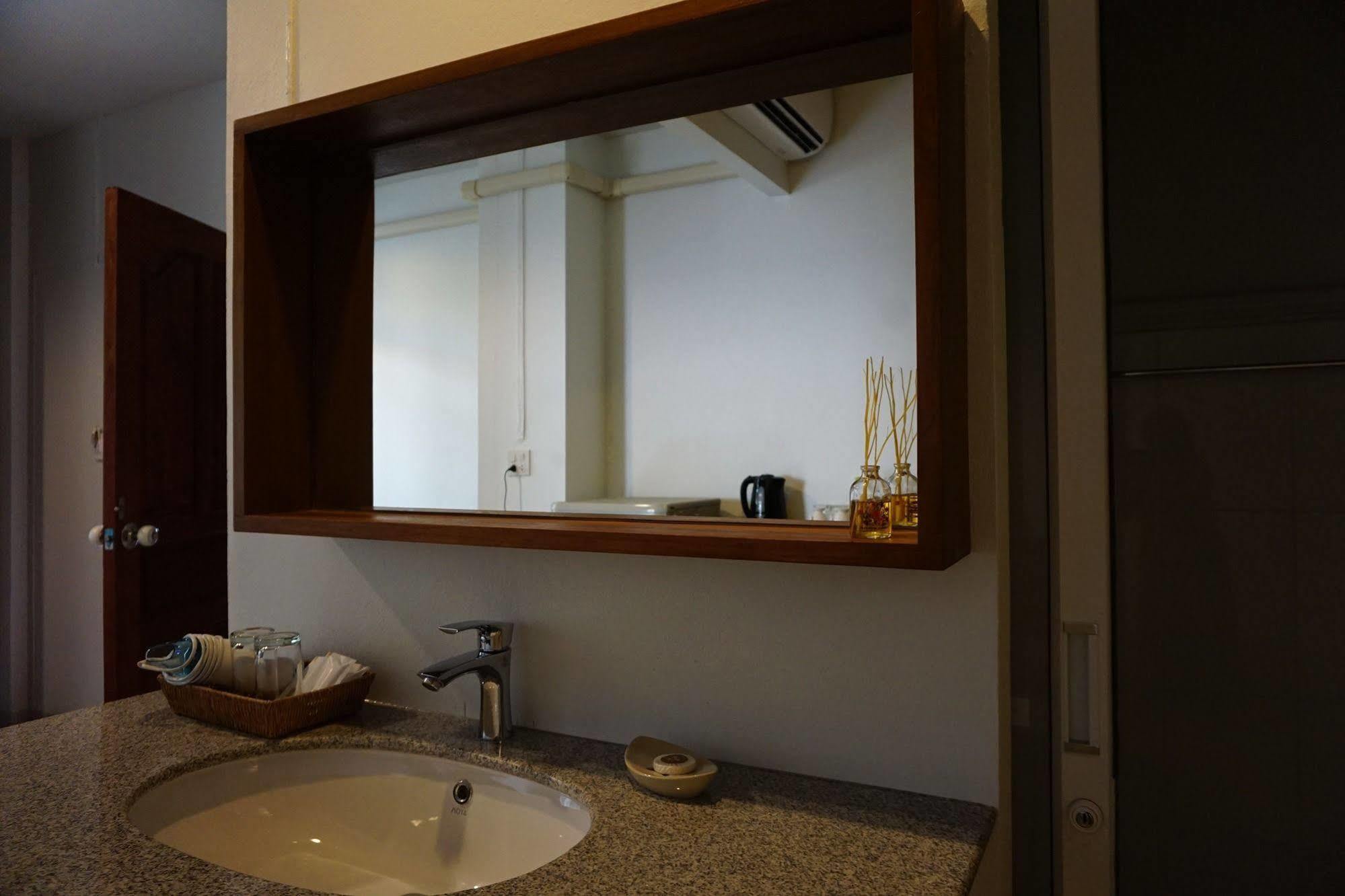 Baan Iyara Hotell Nan Exteriör bild